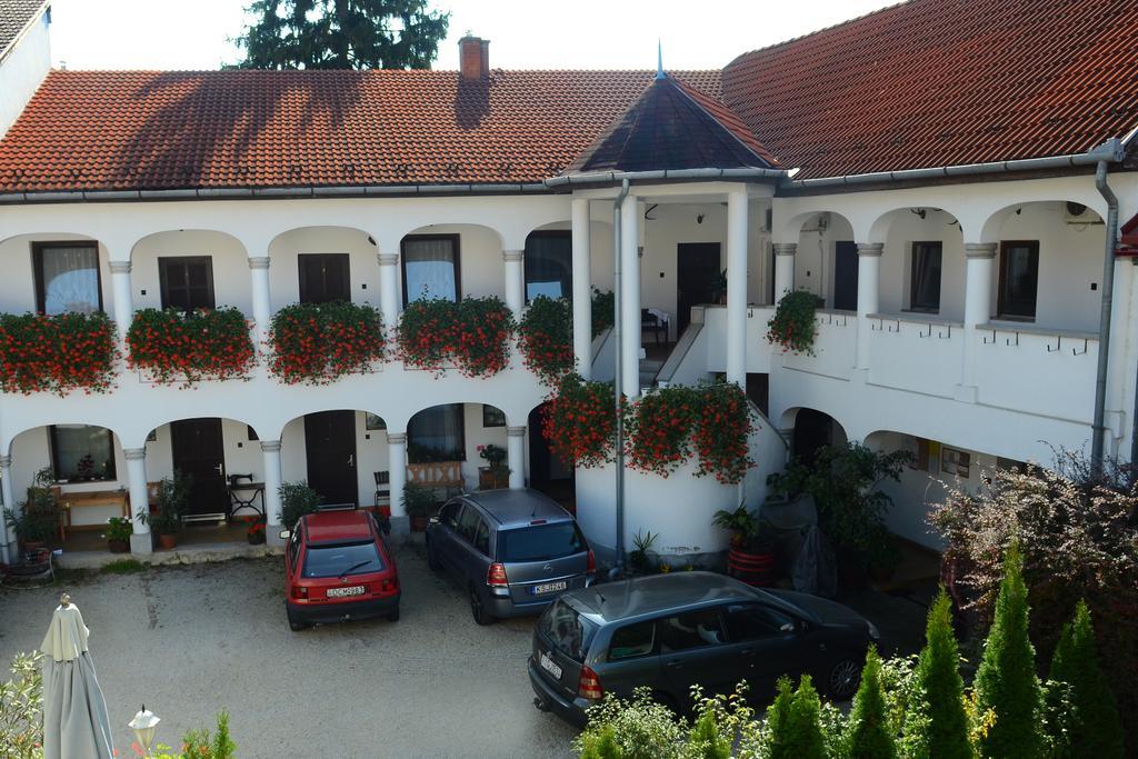 Eden Panzio Bed & Breakfast Eger Eksteriør bilde