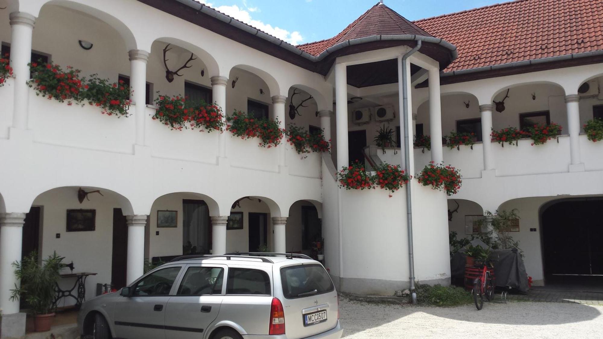 Eden Panzio Bed & Breakfast Eger Eksteriør bilde